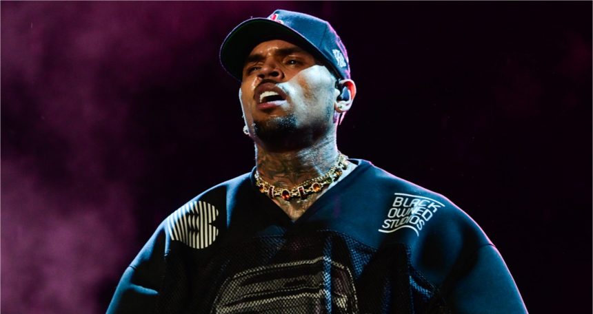 Novo álbum de Chris Brown é chamado de “grande merda” pela Pitchfork