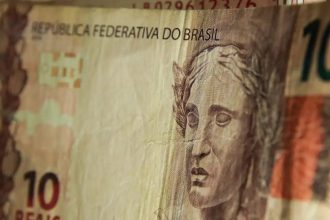 Governo de SP aplica multa recorde de R$ 1 bilhão contra Fast Shop