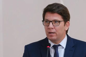 Mário Frias viajou para o exterior sem autorização da Câmara
