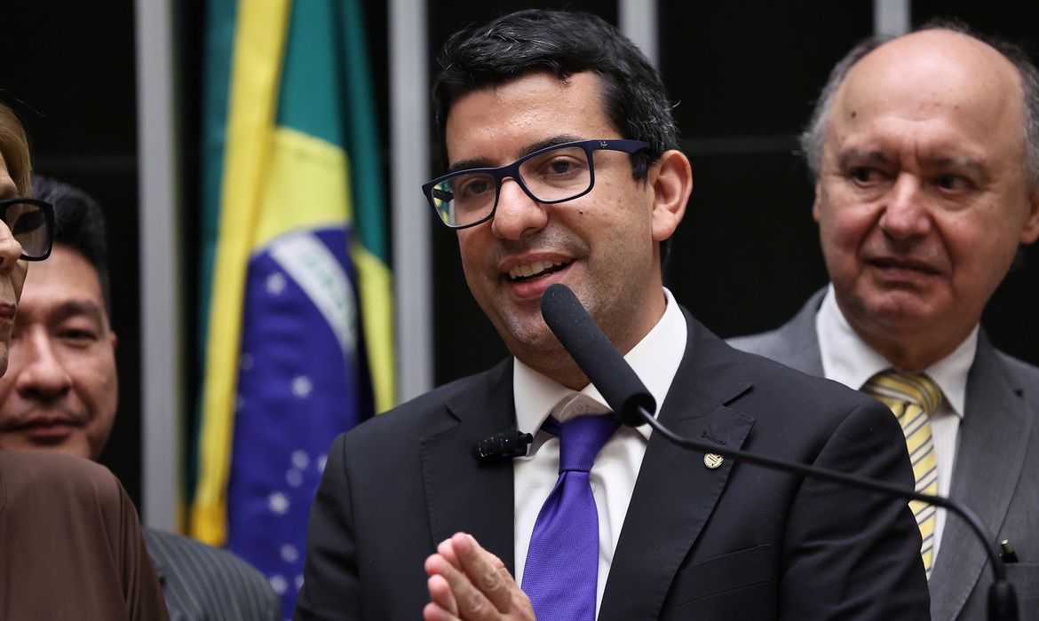 PF mira deputado do RJ e fraudes em contratos de R$ 200 milhões 