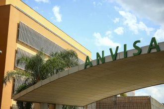 Anvisa proíbe plataforma de consulta online e entrega de medicamento