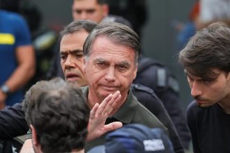 Delegado pede ao STF para ouvir Bolsonaro sobre arma apreendida