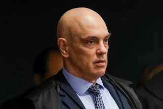Moraes vota pela condenação de Eduardo Bolsonaro no caso do tarifaço