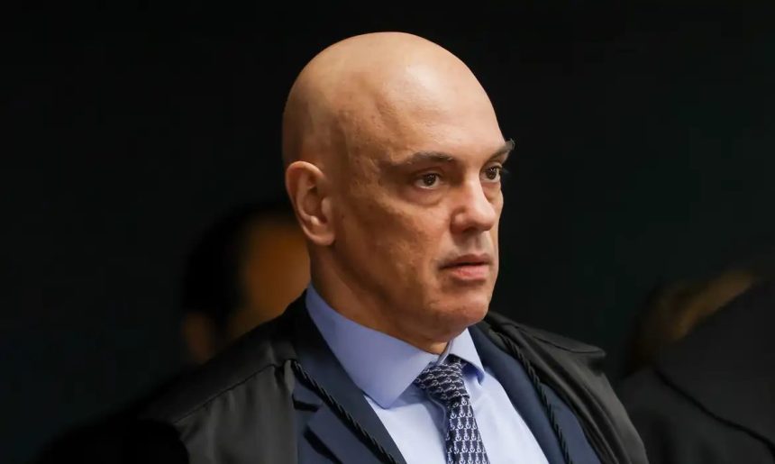 Moraes vota pela condenação de Eduardo Bolsonaro no caso do tarifaço