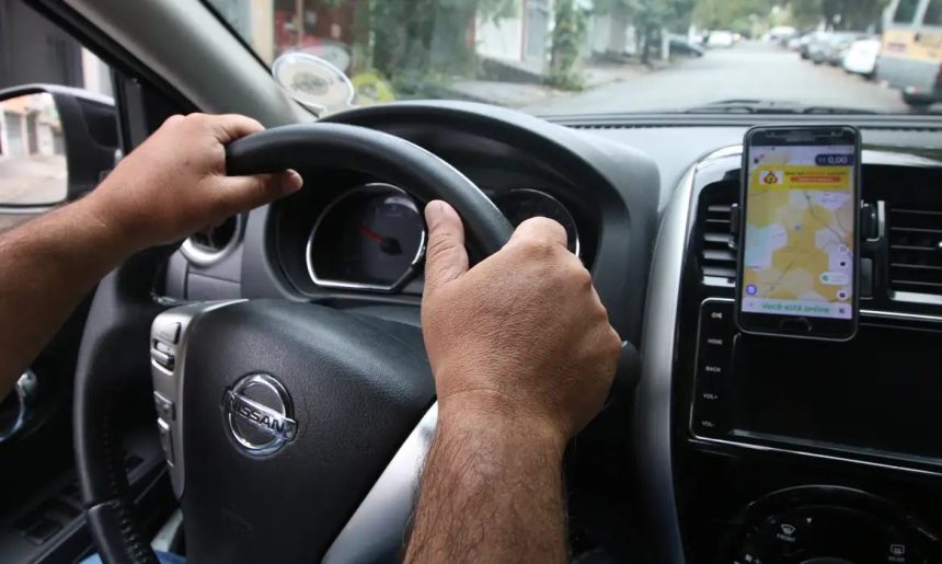 Motoristas de app têm maior risco de endividamento, alerta TST