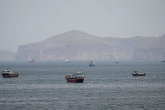 Navios já navegam pelo Estreito de Ormuz sob plano de retirada da ONU