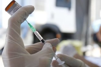 Sarampo: infectologista alerta sobre vacinação em viagens para a Copa
