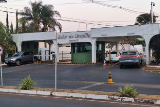 Bolsonaro pede autorização para receber Milei na prisão domiciliar