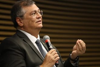 Dino envia à PF explicações de partidos sobre gestão de emendas