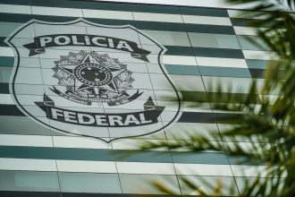 Em manifestação escrita, Flávio Bolsonaro nega ter caluniado Lula