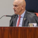Moraes pede manifestação da PGR após Flávio não depor à PF