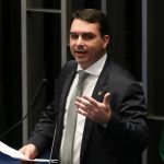 PGR pede que Flávio Bolsonaro seja ouvido por calúnia contra Lula