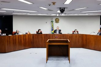 Dino e Moraes defendem rediscutir dispensa de diploma para jornalista