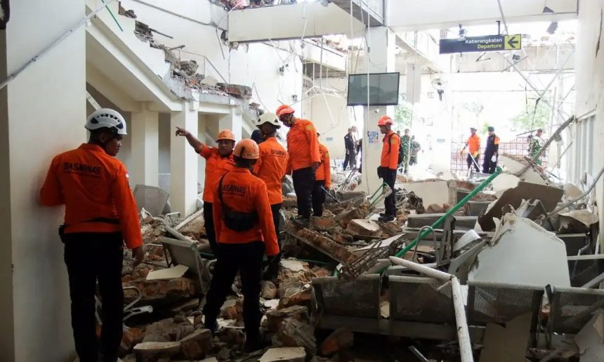 Forte terremoto atinge costa da Indonésia e deixa pelo menos 47 mortos