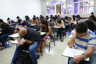 Provas do Encceja são realizadas neste domingo em todo o país