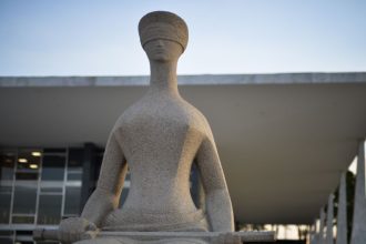 STF ordena suspensão e devolução de penduricalhos “exorbitantes”