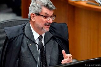 AGU pede ao STF perda do cargo de ministro acusado de assédio