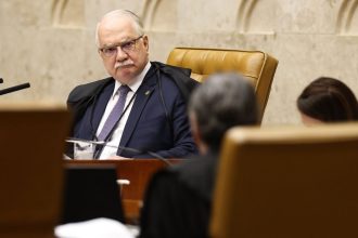 Ex-ministros e sociedade civil divulgam carta em apoio a Fachin 