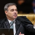 Mendonça acompanha Fachin e vota por julgamento separado de Moraes