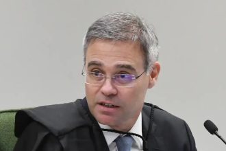 Mendonça vota para manter decisão de retirar posts de Nossa Senhora