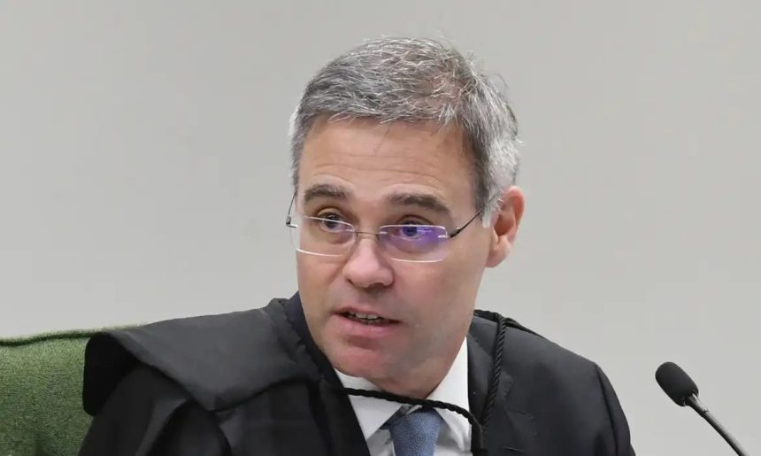 Mendonça vota para manter decisão de retirar posts de Nossa Senhora