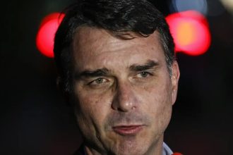 PF aponta cobranças de Flávio a Vorcaro por filme Dark Horse