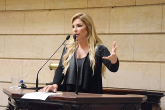 Polícia prende ex-vereadora Veronica Costa, condenada por tortura