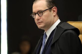 STF: Zanin pede a Fachin acesso a todo material de celular de Vorcaro