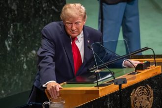 Trump rejeita limitar IA e critica governança global da tecnologia