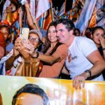 Gustinho reúne grande público e ganha carinho da população pelas ruas de Simão Dias