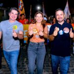 Gustinho Ribeiro faz caminhada pelo Jardim Campo Novo, em Lagarto