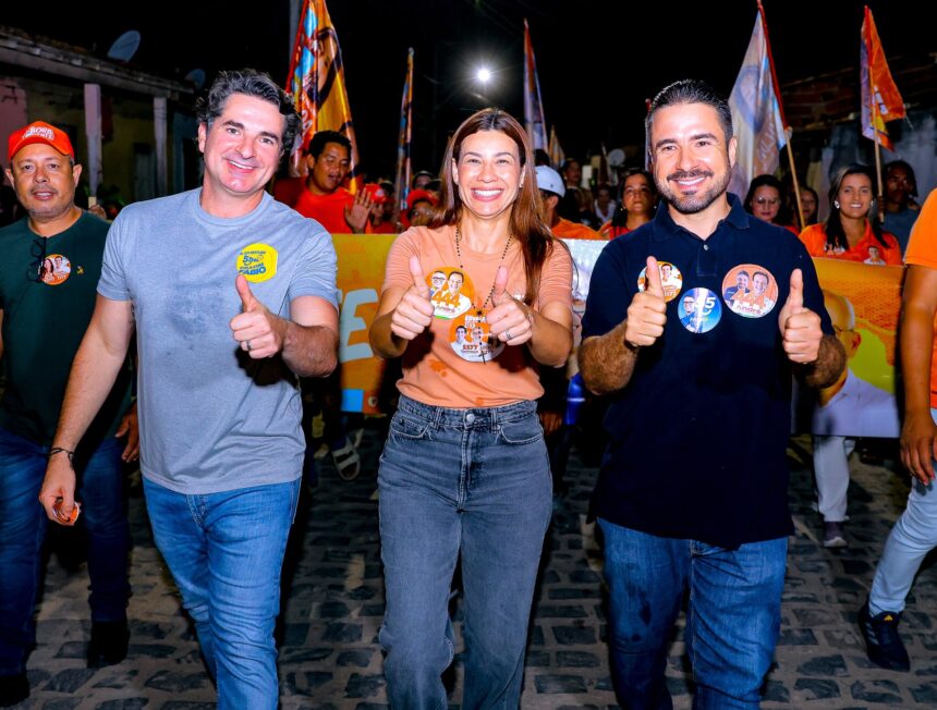 Gustinho Ribeiro faz caminhada pelo Jardim Campo Novo, em Lagarto