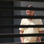 Bolsonaro pede liberação de visitas de Flávio na prisão domiciliar