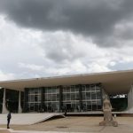 Homem é preso ao tentar inavadir a sede do STF em Brasília