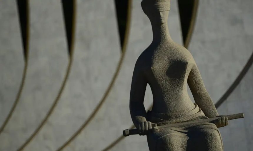 Homem é retirado do STF após tentar entrar dizendo ser “imperador”