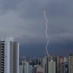 Inmet emite alerta laranja com perigo de chuvas intensas em SP e PR