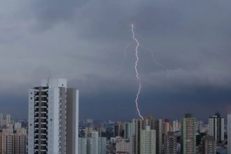 Inmet emite alerta laranja com perigo de chuvas intensas em SP e PR