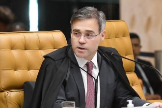 Mendonça determina remoção de vídeo de deputados contrários a Flávio 