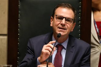 Paes recorre ao STF para barrar anulação dos votos de Garotinho